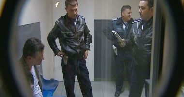 Polițiști bătuți de un șofer beat VIDEO