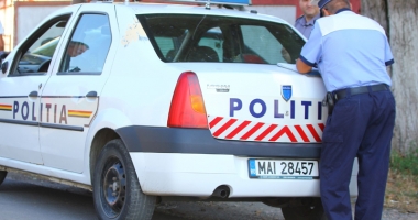 Stire din Eveniment : Polițiști încuiați noaptea în Bisericile din Constanța. Reacția IPJ: "Polițiștii erau în misiune, nu stăteau de pază"