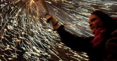 Stire din Eveniment : Polițiștii, cu ochii pe comercianții de artificii
