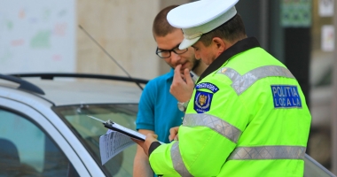 Stire din Eveniment : Polițiștii locali au "împărțit" amenzi taximetriștilor
