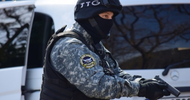 Stire din Eveniment : Polițiștii, ajutați de un minor să prindă în flagrant  doi escroci
