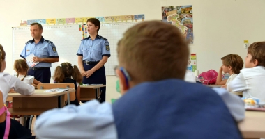 Polițiștii, discuții cu elevii constănțeni despre siguranță