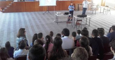 Stire din Eveniment : Polițiștii Serviciului Criminalistic  au primit vizita elevilor constănțeni