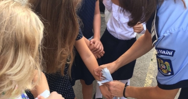 Polițiștii și jandarmii, prezenți în prima zi de școală alături de elevi - 3