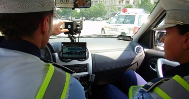 Stire din Eveniment : Polițiștii rutieri, spectatori la circul de pe șosele. "Nu avem ce să facem. Șicanările  și conducerea agresivă nu există în Codul Rutier"