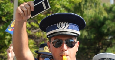 Polițiștii și militarii sunt în pragul exasperării: "Este o fraudă colosală" - 2