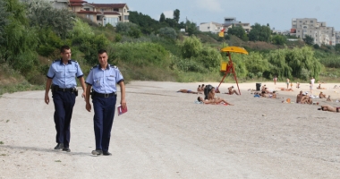 Stire din Eveniment : Polițiștii constănțeni, campanie  pentru un litoral fără infractori
