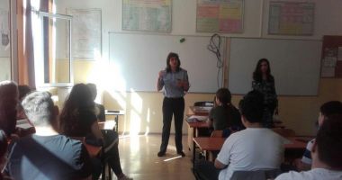 Polițiștii, acțiuni de prevenire cu elevii liceelor. "Este cool să refuzi drogurile" - 2