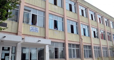 Polițiștii rutieri sunt la Liceul Tehnologic 