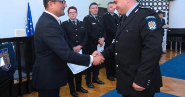 Stire din Social : Polițiștii locali, premiați pentru merite deosebite, chiar de ziua lor