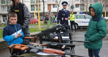 Polițiștii mascați au făcut spectacol în centrul Constanței - 9