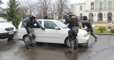 Polițiștii mascați au făcut spectacol în centrul Constanței - 13