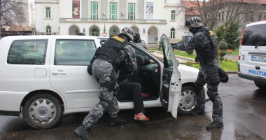 Polițiștii mascați au făcut spectacol în centrul Constanței - 14