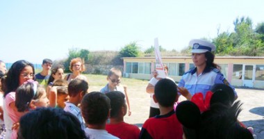 Stire din Eveniment : Polițiștii de la Rutieră, prezenți  în taberele de copii de pe litoral