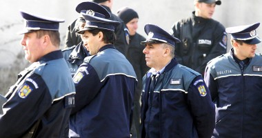 Stire din Eveniment : Polițiștii vor primi bani pentru munca prestată în plus