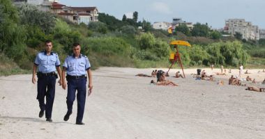 Stire din Eveniment : Polițiștii au împărțit sfaturi, în orașul Năvodari și stațiunea Mamaia