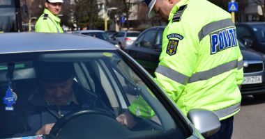 Stire din Eveniment : Când trebuie polițiștii să prezinte legitimația