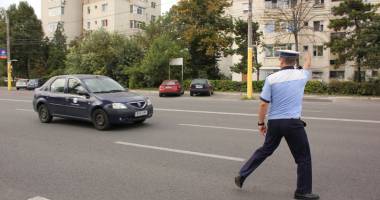 Stire din Eveniment : Polițiștii constănțeni nu mai vor pânde cu radarul și norme de amenzi. "Suntem polițiști, nu vânători!"