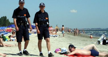 Acțiune a polițiștilor din Constanța, pe plajă! A plouat cu amenzi