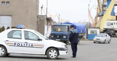 Stire din Eveniment : Cum au devenit polițiștii șpăgari din port "afaceriști" cu uniformă