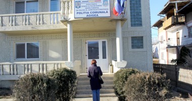Stire din Eveniment : Polițist local din Agigea, mușcat de mână de un scandalagiu