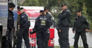 Stire din Actualitate : Mii de manifestanți Blockupy  au înconjurat sediul BCE din Frankfurt