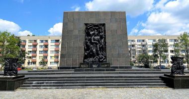 Stire din Actualitate : Polonia: A fost promulgată legea privind Holocaustul
