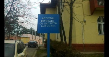 Stire din Eveniment : Curtea Poliției Eforie, transformată în parc auto?