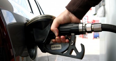 Stire din Economie : Petrom a scumpit carburanții. Vezi noile prețurile