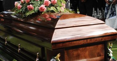 Stire din Eveniment : Confuzie șocantă la o firmă funerară din Constanța. O familie a primit trupul altei persoane