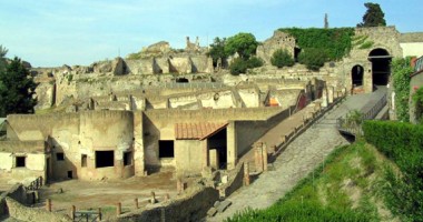 Stire din Diverse : Orașul de sub cenușă: Pompei