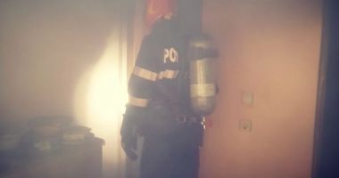 Stire din Eveniment : UPDATE S-a dat alarma la Năvodari! Iese fum gros dintr-un apartament