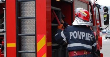 Incendiu în spatele Hotelului Nevada. Intervin pompierii