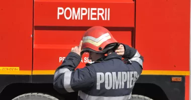 Stire din Eveniment : Flăcări și panică într-un bloc. Incendiu puternic într-un apartament, locatari evacuați de urgență