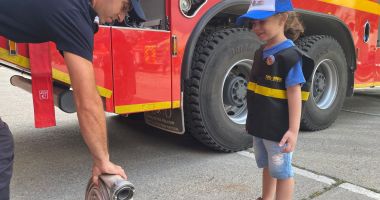 Pompierii Detașamentului Palas au avut un oaspete important. Eduard, un prichindel care și-a vizitat „eroii” - 2