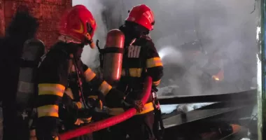 Stire din Eveniment : Un incendiu violent a izbucnit într-o garsonieră