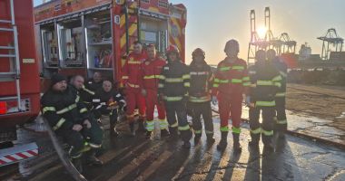 UPDATE Incendiu violent în Portul Constanța. Au ars 800 de tone deșeuri de fier vechi - 3