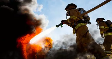 Stire din Eveniment : Incendiu devastator la un lăcaș de cult. Turla bisericii a ars ca o torță
