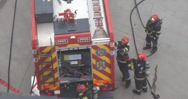 Incendiu la Constanţa, într-un bloc de pe strada Soveja