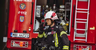 Incendiu la un container al salvamarilor din Mamaia Nord. Pompierii au intervenit de urgență