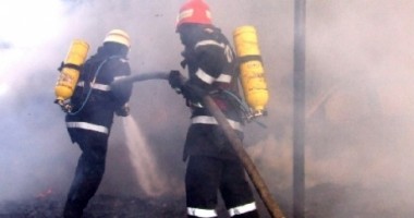 Stire din Actualitate : O cisternă plină cu benzină a luat foc într-o benzinărie