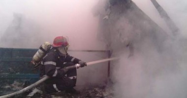 Stire din Eveniment : O mașină a ars noaptea trecută, la Mihail Kogălniceanu
