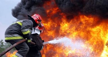 Stire din Eveniment : Un restaurant din Năvodari a fost cuprins de flăcări