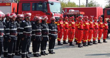 Stire din Eveniment : Ziua Pompierilor din România. "Indiferent că acţionează pe teritoriul ţării sau în misiuni internaţionale, ei reprezintă o forţă de încredere"