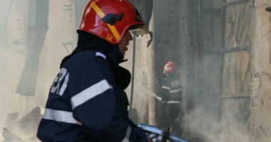 Magazie în flăcări la Palazu Mare