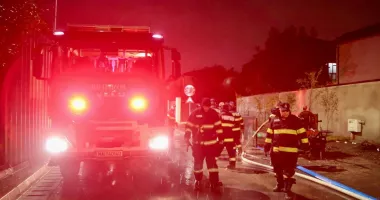 Stire din Eveniment : Incendiu într-un apartament din Constanța. Mai multe persoane au fost evacuate