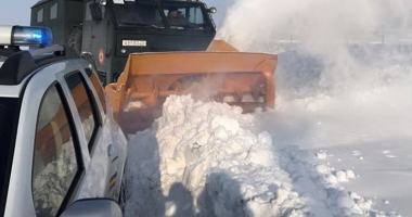 Pompierii și militarii au continuat deblocarea drumurilor  din Constanța - 5
