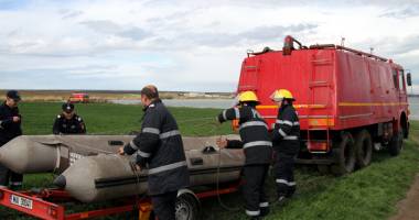 Stire din Eveniment : Pompierii constănțeni:  "Evitați pescuitul la copcă!"