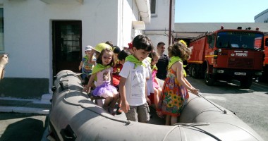 Pompierii constănțeni, vizitați de prichindeii de la Grădinița "Colibri" - 2