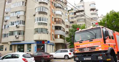 Stire din Eveniment : Un tânăr s-a baricadat în casă cu două butelii. Amenință că va sări în aer